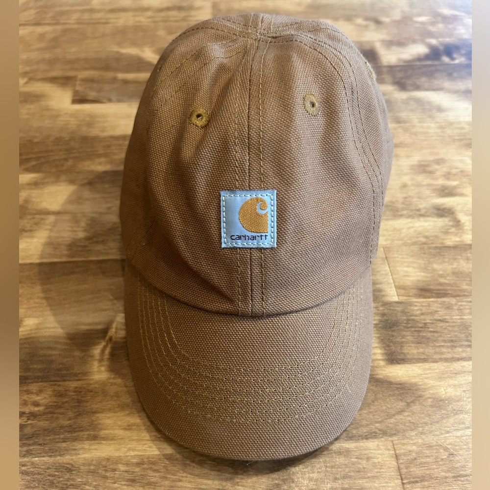 Infant Carhartt hat.